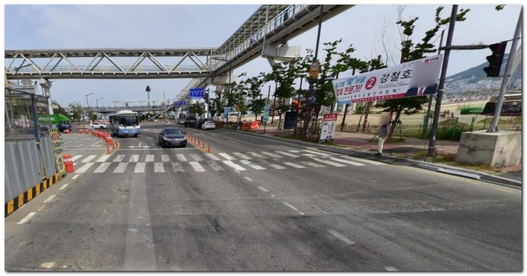 횡단보도 건넌 후 직진해서 이동